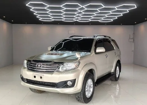 2012 Toyota Fortuner V · SUV · 3.0 4WD AT