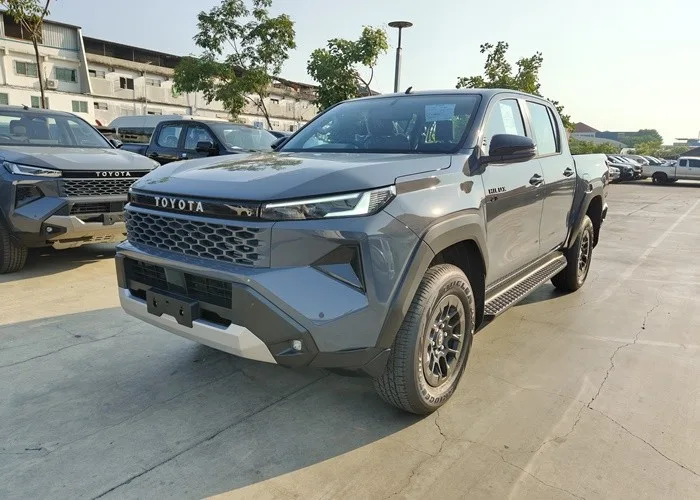 2026 Toyota Hilux Travo Premium · Double Cab · 2.8 2WD AT — photo 1 of 17
