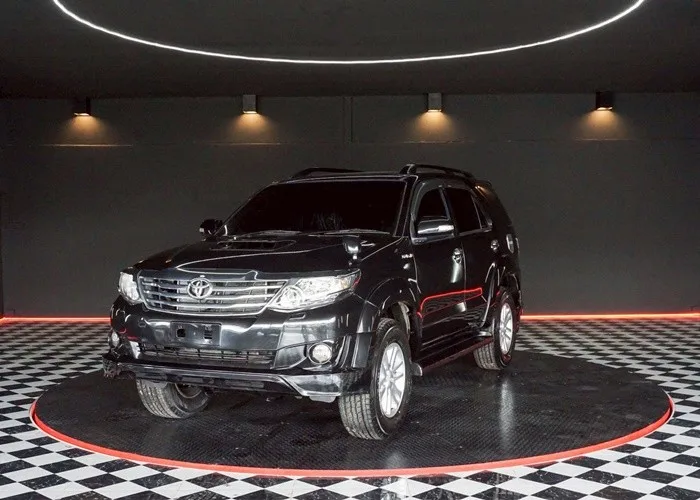 2012 Toyota Fortuner V · SUV · 3.0 4WD AT — photo 1 of 17