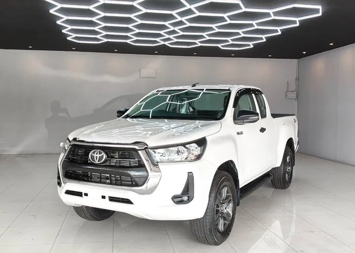2022 Toyota Hilux Revo Entry · Smart Cab · 2.4 2WD MT — photo 1 of 17