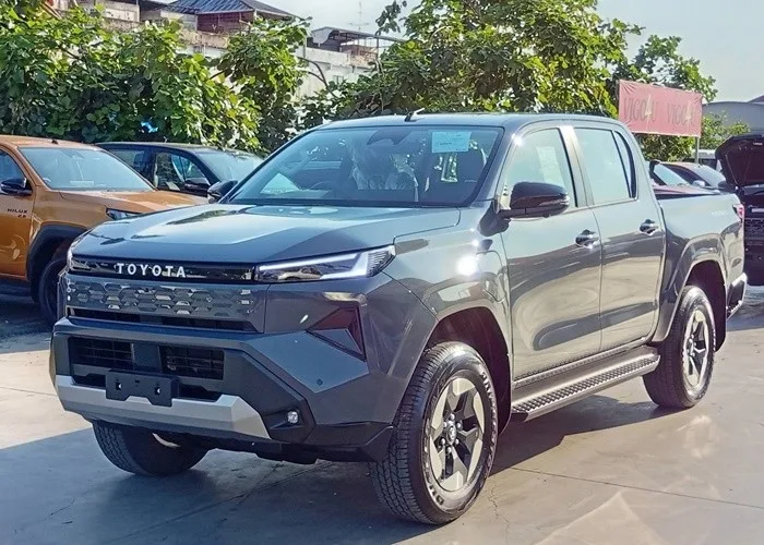 2026 Toyota Hilux Travo EV · Double Cab · 4WD AT — photo 1 of 18