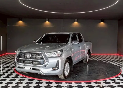 2021 Toyota Hilux Revo Mid · Double Cab · 2.4 2WD MT