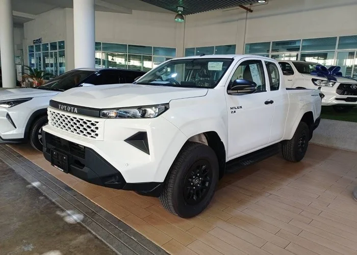 2026 Toyota Hilux Travo Smart · Smart Cab · 2.8 2WD MT — photo 1 of 8