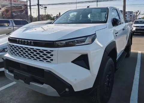 2026 Toyota Hilux Travo Premium · Smart Cab · 2.8 2WD AT
