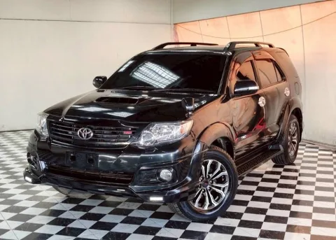 2015 Toyota Fortuner V · SUV · 3.0 4WD AT