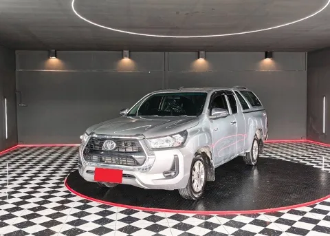 2021 Toyota Hilux Revo Mid · Smart Cab · 2.4 2WD MT