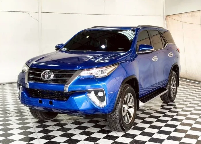 2018 Toyota Fortuner V · SUV · 2.8 4WD AT — photo 1 of 18
