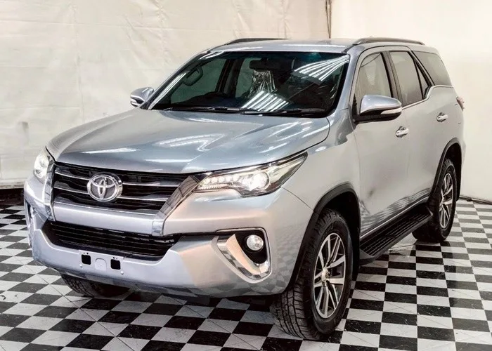 2015 Toyota Fortuner V · SUV · 2.8 4WD AT — photo 1 of 17