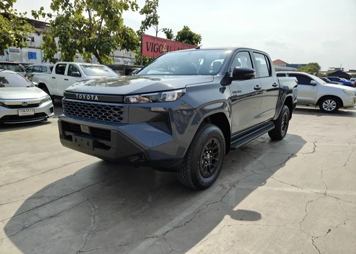 2026 Toyota Hilux Travo Smart · Double Cab · 2.8 2WD AT — photo 1 of 18