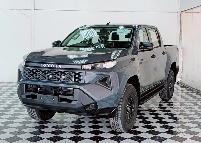2026 Toyota Hilux Travo Smart · Double Cab · 2.8 2WD AT — photo 1 of 17