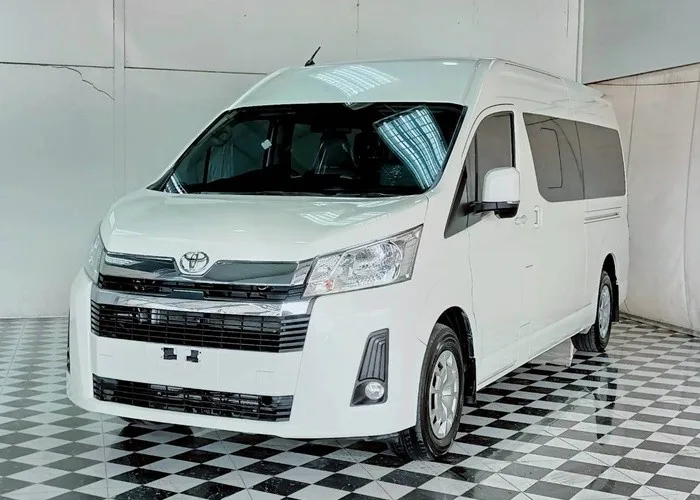 2019 Toyota Commuter Van · 2.8 2WD MT — photo 1 of 18