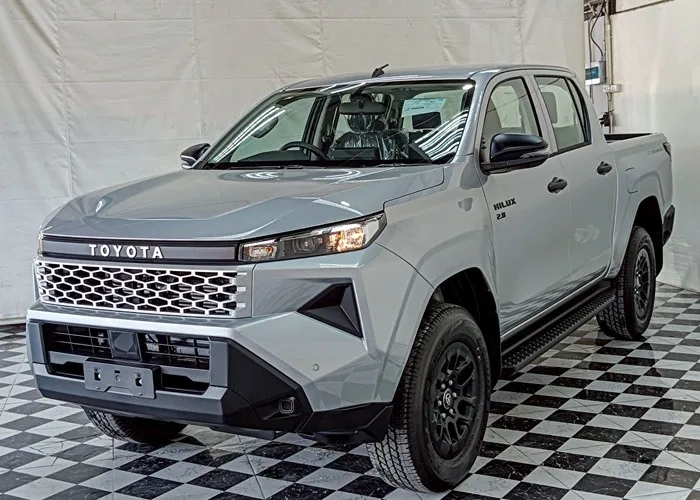 2026 Toyota Hilux Travo Smart · Double Cab · 2.8 2WD AT — photo 1 of 18