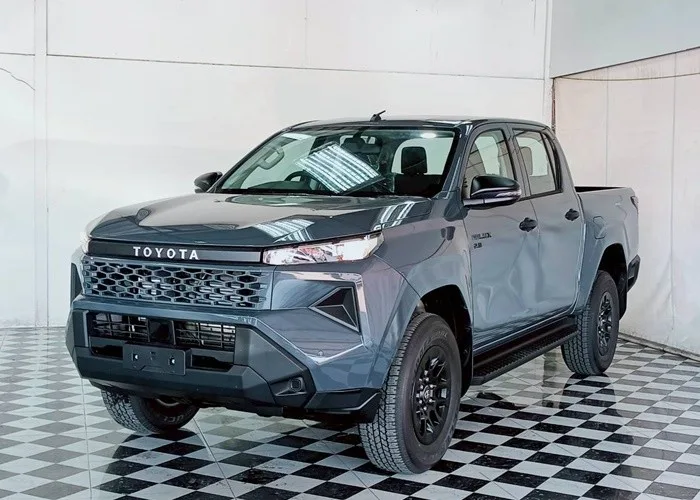 2026 Toyota Hilux Travo Smart · Double Cab · 2.8 2WD AT — photo 1 of 17