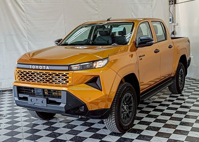2026 Toyota Hilux Travo Smart · Double Cab · 2.8 2WD AT — photo 1 of 18