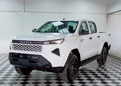 2026 Toyota Hilux Travo Smart · Double Cab · 2.8 2WD AT