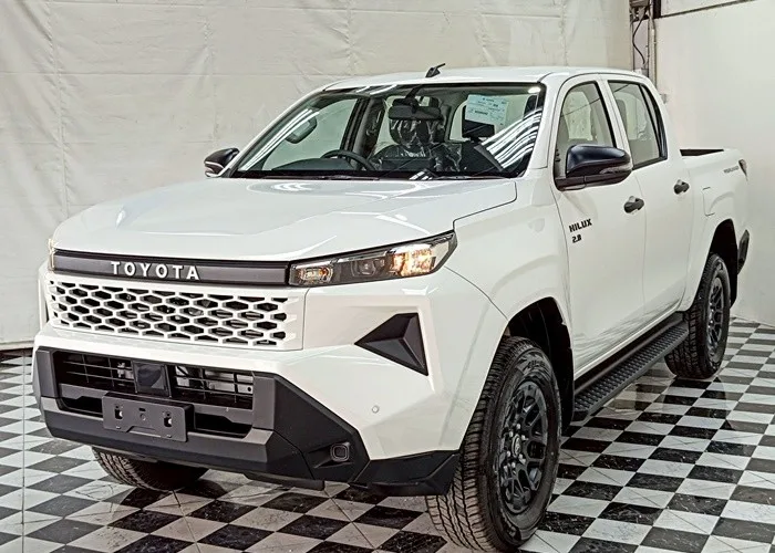2026 Toyota Hilux Travo Smart · Double Cab · 2.8 2WD AT — photo 1 of 18