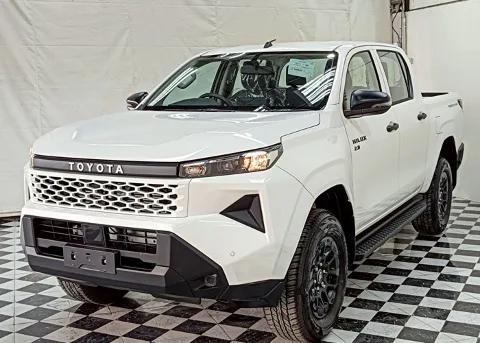 2026 Toyota Hilux Travo Smart · Double Cab · 2.8 2WD AT