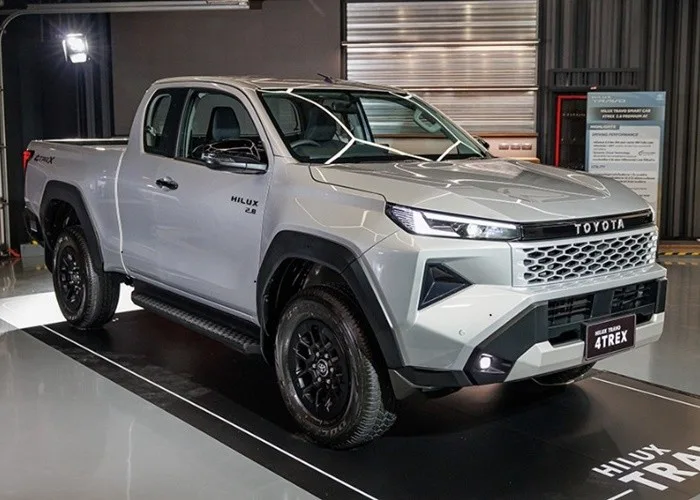 2026 Toyota Hilux Travo 4TREX Premium · Smart Cab · 2.8 4WD AT — photo 1 of 8