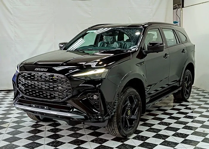 2025 Isuzu Mu-x SUV · 3.0 4WD AT — photo 1 of 18