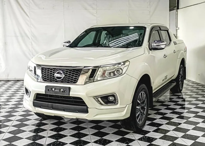 2017 Nissan Navara Double Cab · 2.5 4WD AT — photo 1 of 16