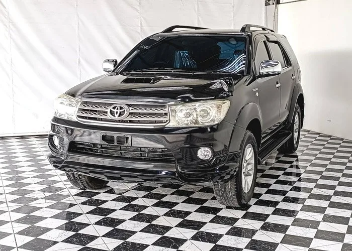 2009 Toyota Fortuner V · SUV · 3.0 4WD AT — photo 1 of 15