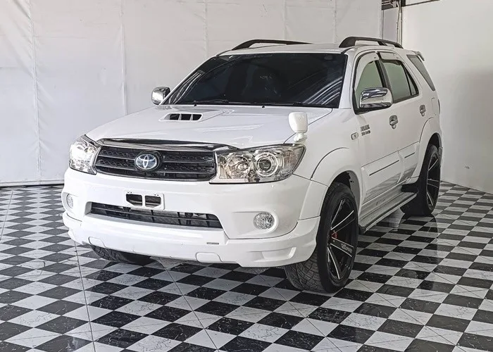 2009 Toyota Fortuner V · SUV · 3.0 4WD AT — photo 1 of 16