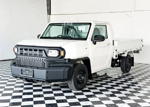 2026 Toyota Hilux Champ Single Cab · 2.4 2WD AT