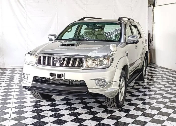 2009 Toyota Fortuner V · SUV · 3.0 4WD AT — photo 1 of 17