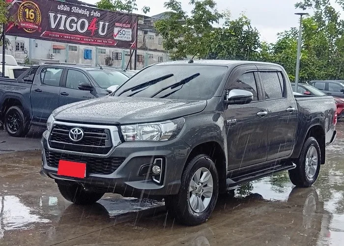 2017 Toyota Hilux Revo E · Double Cab · 2.4 2WD AT — photo 1 of 12