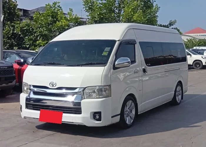 2017 Toyota Commuter Van · 3.0 2WD MT — photo 1 of 15