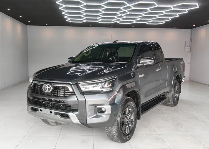 2024 Toyota Hilux Revo Entry · Smart Cab · 2.4 2WD AT — photo 1 of 17