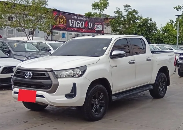 2020 Toyota Hilux Revo Entry · Double Cab · 2.4 2WD AT — photo 1 of 11