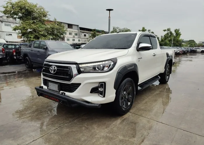 2020 Toyota Hilux Revo G · Smart Cab · 2.8 4WD MT — photo 1 of 13