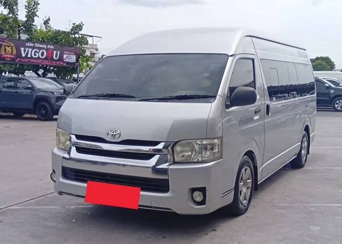 2017 Toyota Commuter Van · 3.0 2WD MT — photo 1 of 9