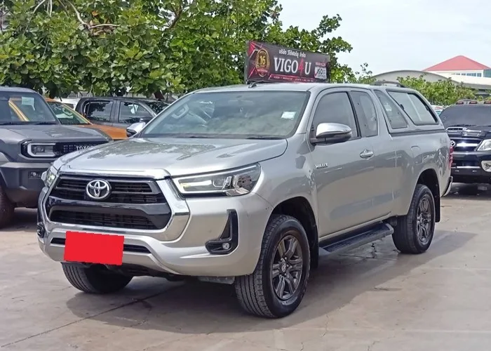 2022 Toyota Hilux Revo Mid · Smart Cab · 2.4 4WD MT — photo 1 of 13