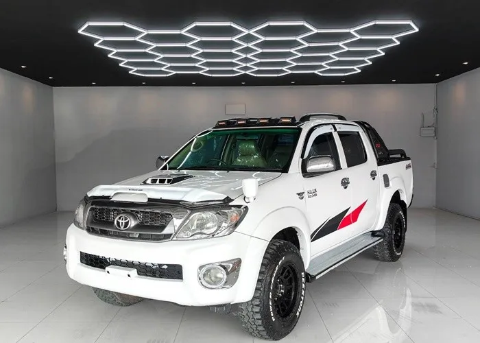 2010 Toyota Hilux Vigo G · Double Cab · 3.0 4WD AT — photo 1 of 18