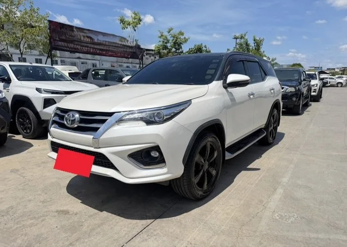 2019 Toyota Fortuner V · SUV · 2.8 4WD AT — photo 1 of 15