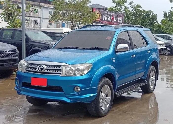 2005 Toyota Fortuner V · SUV · 2.7 4WD AT — photo 1 of 15
