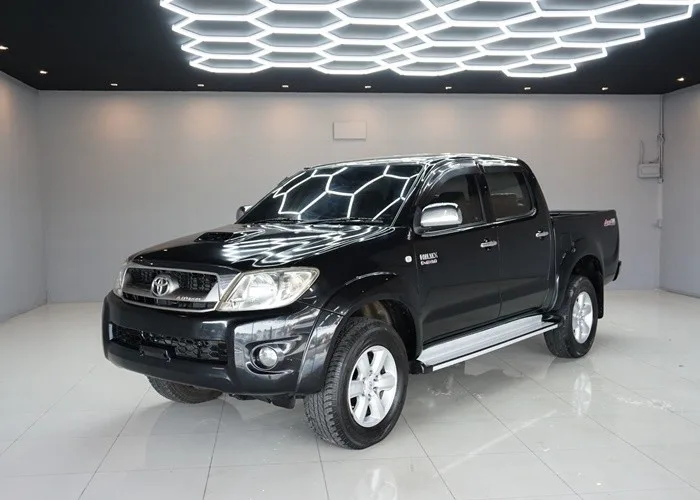 2010 Toyota Hilux Vigo G · Double Cab · 3.0 4WD MT — photo 1 of 17