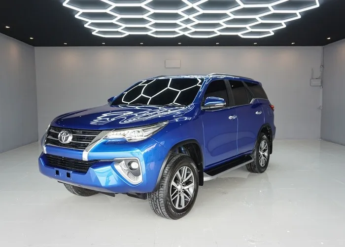 2019 Toyota Fortuner V · SUV · 2.8 4WD AT — photo 1 of 18