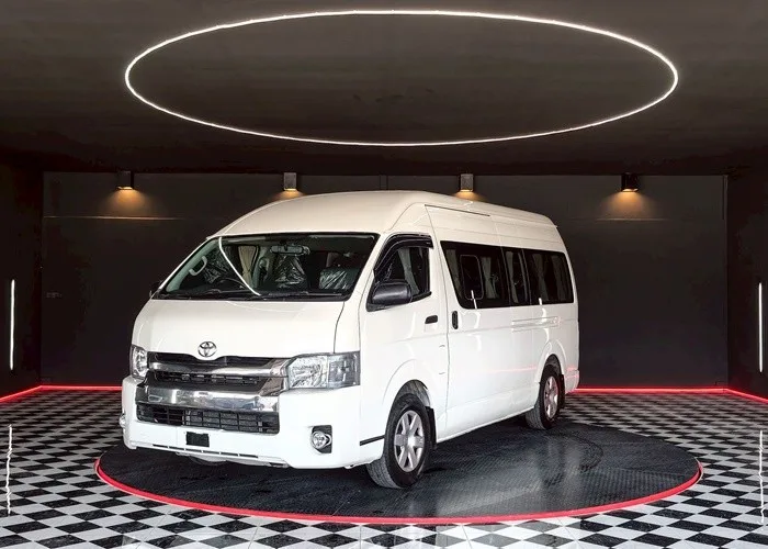 2018 Toyota Commuter Van · 3.0 2WD AT — photo 1 of 17