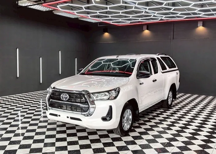 2023 Toyota Hilux Revo Entry · Smart Cab · 2.4 2WD AT — photo 1 of 17