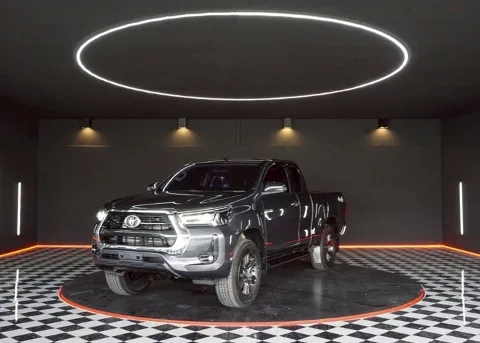 2022 Toyota Hilux Revo Mid · Smart Cab · 2.4 4WD MT