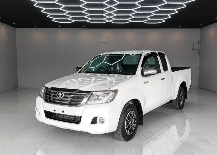 2015 Toyota Hilux Vigo J · Smart Cab · 2.7 2WD MT — photo 1 of 16