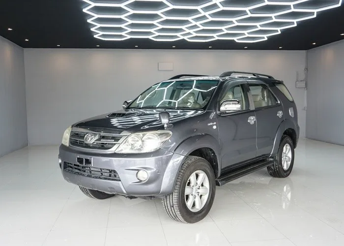 2006 Toyota Fortuner V · SUV · 3.0 4WD AT — photo 1 of 17