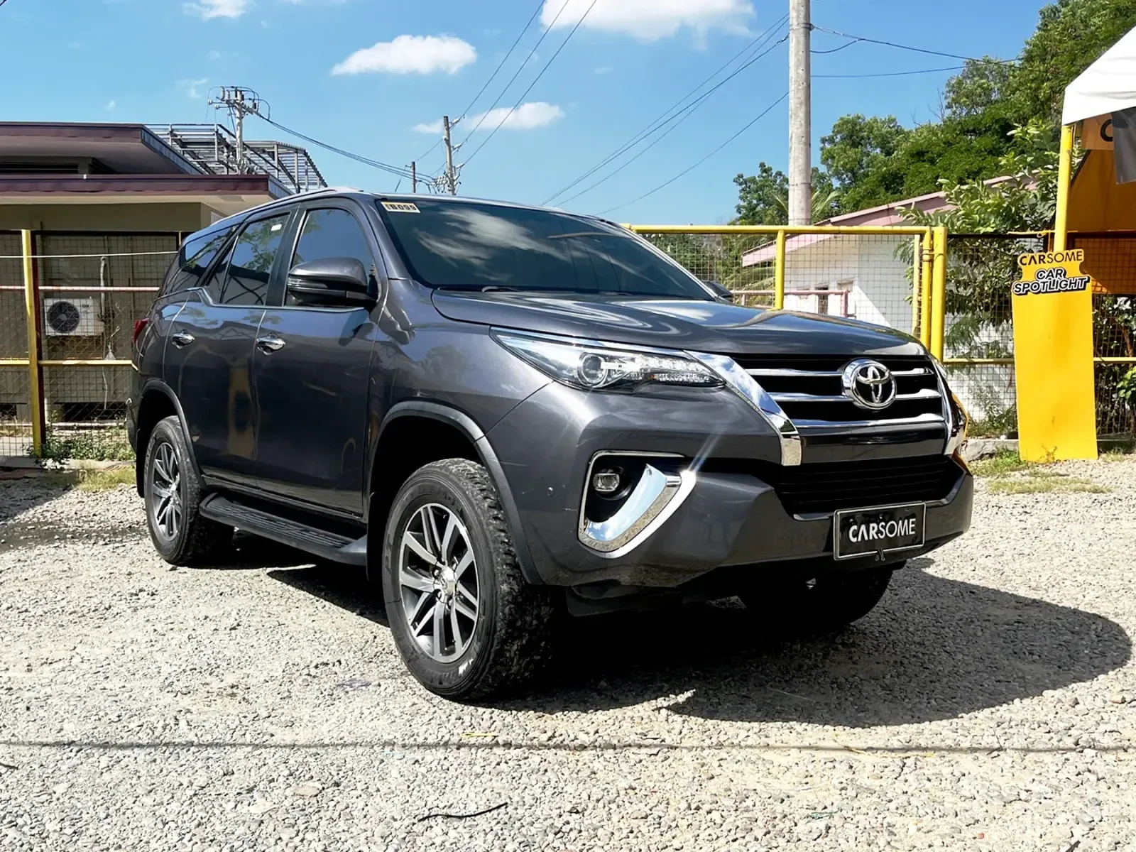 2018 Toyota Fortuner V · SUV · 2.4 2WD AT — photo 1 of 13
