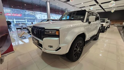 2027 Toyota Land Cruiser Prado SUV · 2.4 4WD AT