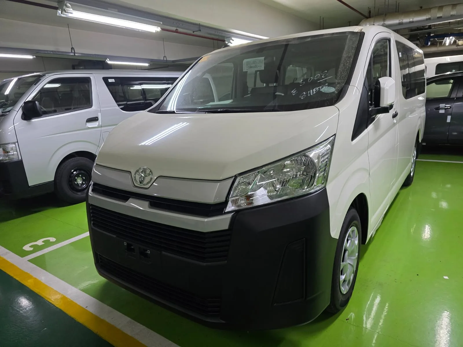 2027 Toyota Hiace Commuter Deluxe · Van · 2.8 2WD MT — photo 1 of 41