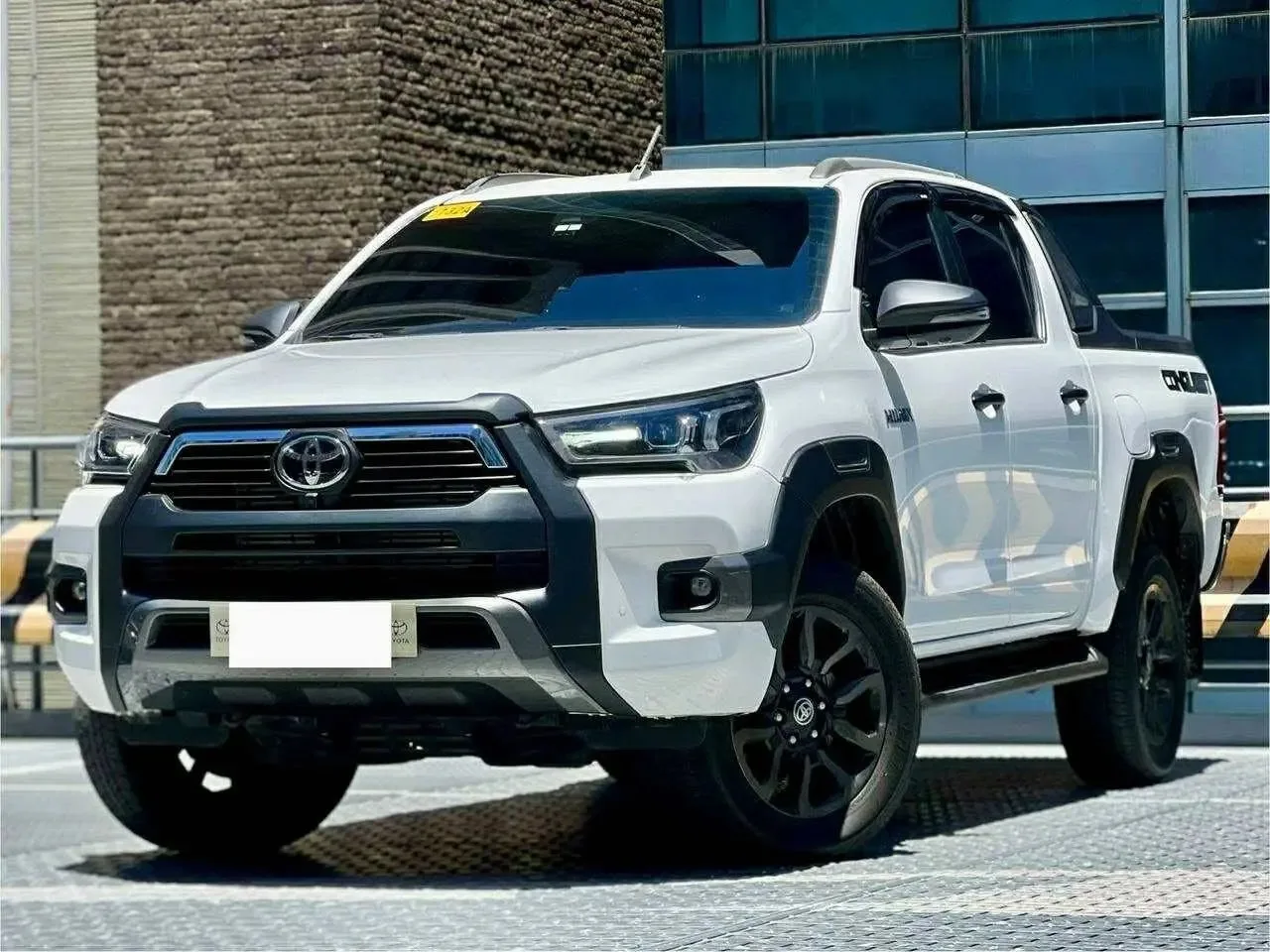2025 Toyota Hilux Double Cab · 2.4 2WD AT — photo 1 of 11