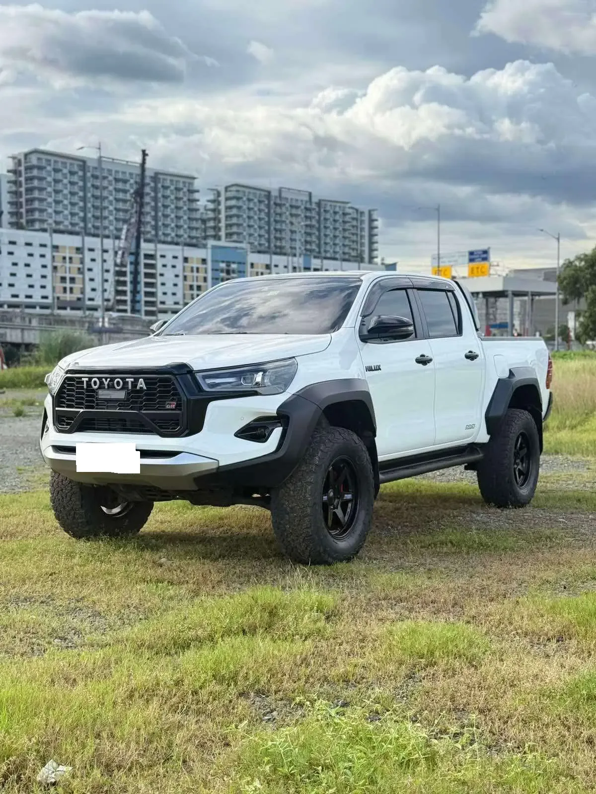 2025 Toyota Hilux Double Cab · 2.8 4WD AT — photo 1 of 10